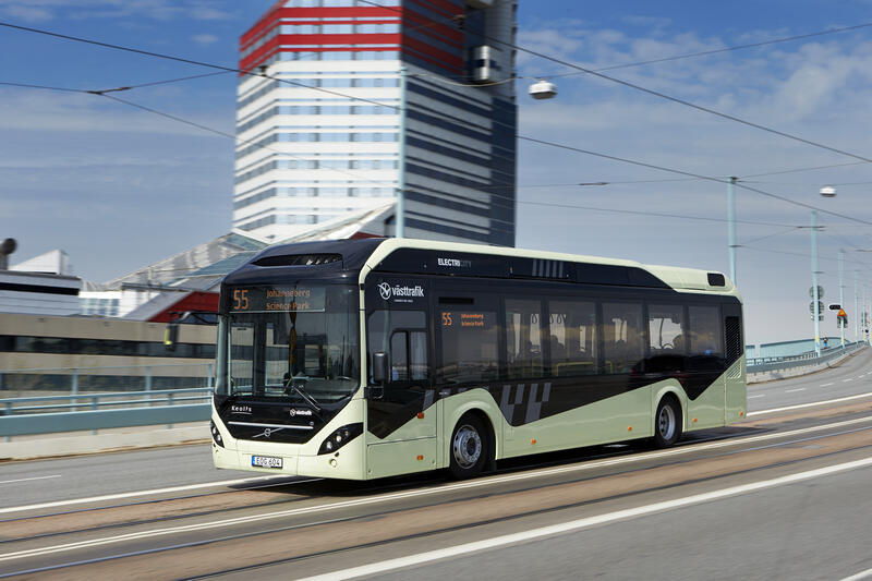 elbuss kör förbi läppstiftet i Göteborg
